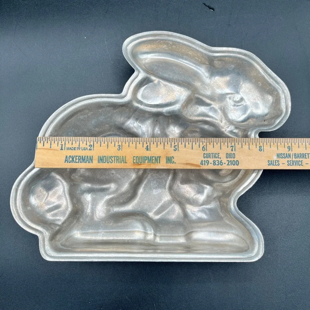 Vtg Decorative Aluminum Bunny Rabbit Cake Pan‎ Easter Spring Mold 8.5